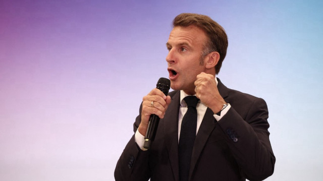 Le président français Emmanuel Macron prononce un discours lors d'un rassemblement marquant le 10e anniversaire des "Jeunes avec Macron", le mouvement de jeunesse du parti de la Renaissance, au Cirque d'Hiver à Paris, le 5 juillet 2025.