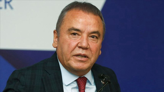 Muhittin Böcek kimdir?
