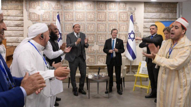 وفد رجال دين مسلمين من أوروبا يزور متحف "هولوكوست" بالقدس الغربية