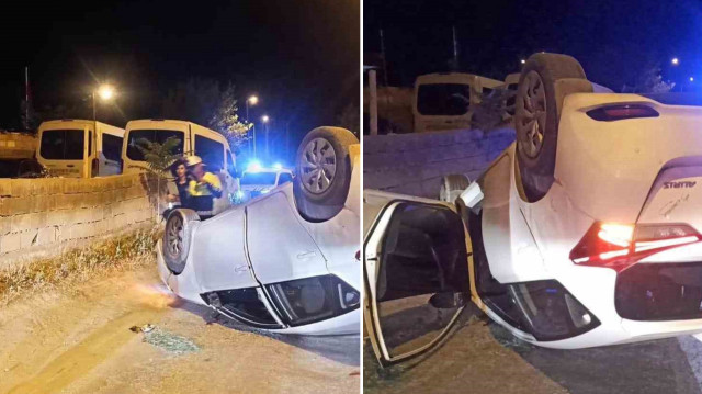 Ters dönüp sokağı kapatan otomobil çekici yardımıyla otoparka çekildi.