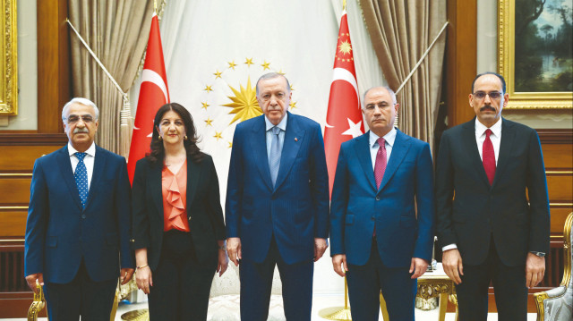 Cumhurbaşkanı Tayyip Erdoğan, Külliye’de DEM Parti TBMM Başkanvekili Pervin Buldan ve Milletvekili Mithat Sancar'ı kabul etti.