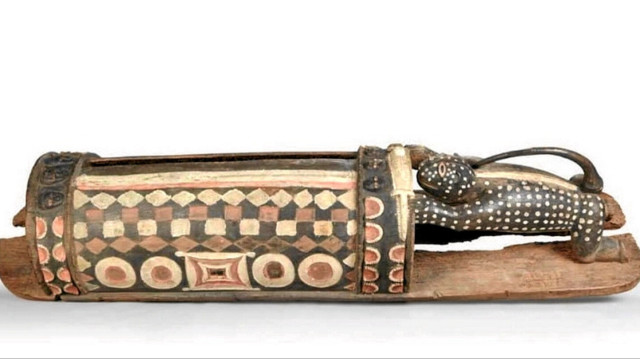 Le tambour parleur Djidji Ayôkwé.