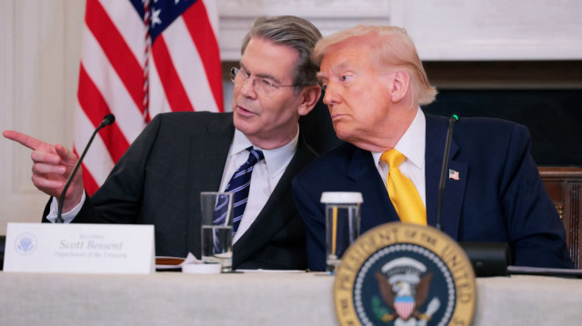 Министр финансов Скотт Бессент и президент Дональд Трамп