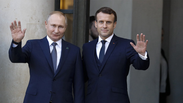 Президент Франции Эммануэль Макрон и глава РФ Владимир Путин