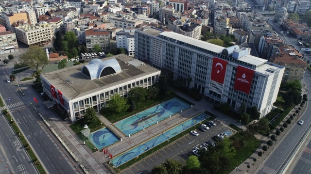 İBB'ye yönelik soruşturma kapsamında 10 kişinin daha gözaltına alındığı kaydedildi.