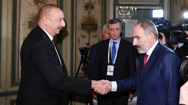 Президент Азербайджана Ильхам Алиев и премьер-министр Армении Никол Пашинян