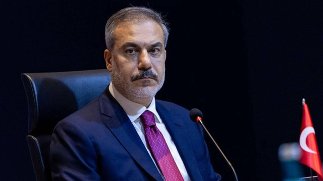 Diplomatik temaslarda bulunmak üzere Pakistan'ı ziyaret eden Dışişleri Bakanı Fidan, mevkidaşı Dar ile İslamabad'da bir araya geldi.