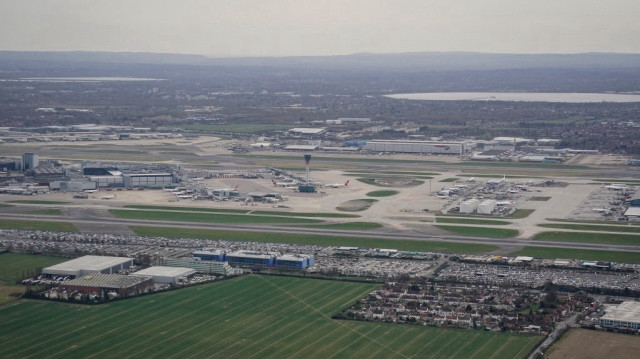 Des avions stationnés sur le tarmac de l'aéroport d'Heathrow à Hayes, dans l'ouest de Londres.
