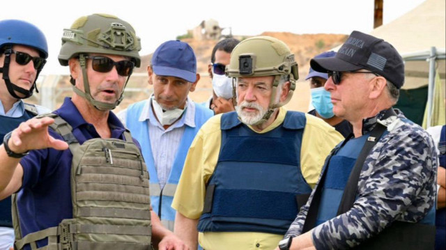 L’envoyé spécial du président américain Donald Trump pour le Moyen-Orient, Steve Witkoff, a visité un point de distribution d’aide appartenant à la Fondation humanitaire de Gaza (GHF), en compagnie de l’ambassadeur des États-Unis en Israël, Mike Huckabee, le 1er aout 2025.