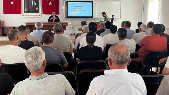 MANİSA’NIN SARIGÖL İLÇESİNDE, ORMAN YANGINLARIYLA MÜCADELE KAPSAMINDA ALINACAK TEDBİRLER İLE ELEKTRİK ALTYAPISIYLA İLGİLİ KONULARIN DEĞERLENDİRİLDİĞİ MUHTARLAR TOPLANTISI, KAYMAKAMLIK KONFERANS SALONU’NDA İLÇE KAYMAKAMI HALİL DALAK BAŞKANLIĞINDA GERÇEKLEŞTİRİLDİ.