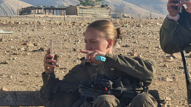 Soldats israéliens attaquant le village bédouin d'Arab al-Malihat, le 3 juillet 2025.