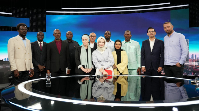 Une délégation guinéenne conduite par le Directeur Général de la communication et de l’information de la Présidence de la République de Guinée, Moussa Condé, et des représentants de la SOGEAG, a visité le siège du Groupe Albayrak à Istanbul pour discuter de partenariats dans les domaines des médias, de la communication institutionnelle et du marketing stratégique.