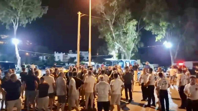 Kavganın, VIP sürücülerinin, taksicilerin bölgeden müşteri almasına karşı çıkmasından kaynaklandığı ileri sürüldü.