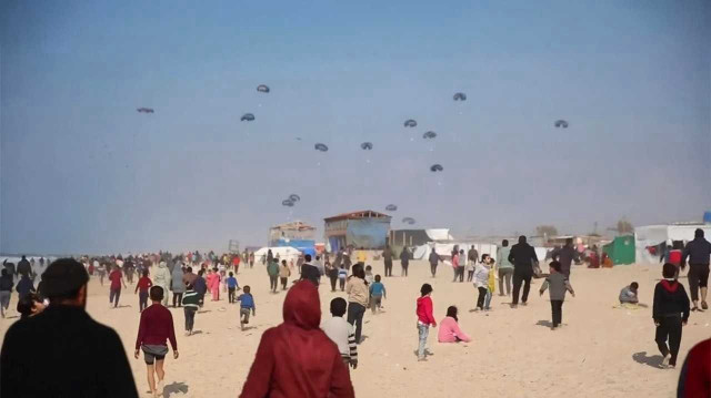 حماس: مساعدات غزة "قطرة في بحر" والإنزال الجوي ينطوي على مخاطر
