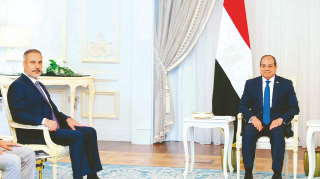 Dışişleri Bakanı Fidan, Mısır'da Cumhurbaşkanı Abdülfettah es-Sisi tarafından basına kapalı olarak kabul edildi.