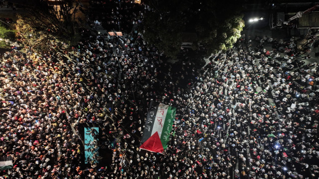 La marche "Soyez une lueur d'espoir pour Gaza" a été organisée par la Plateforme de soutien à la Palestine à Istanbul afin d'attirer l'attention de l'opinion publique mondiale sur les attaques et le blocus menés par Israël à Gaza.