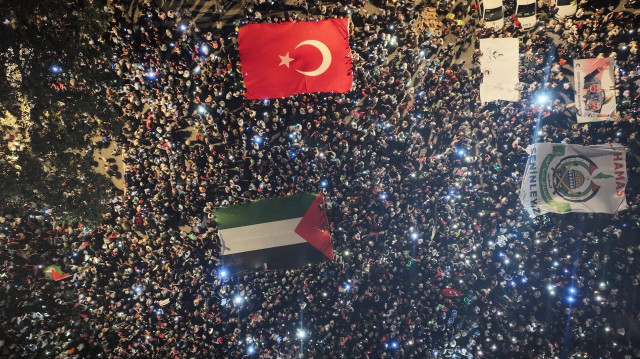 "كن أملا لغزة".. مسيرة ضخمة في إسطنبول تضامنا مع فلسطين