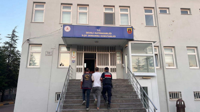 Firarinin jandarmadaki işlemleri sürüyor.