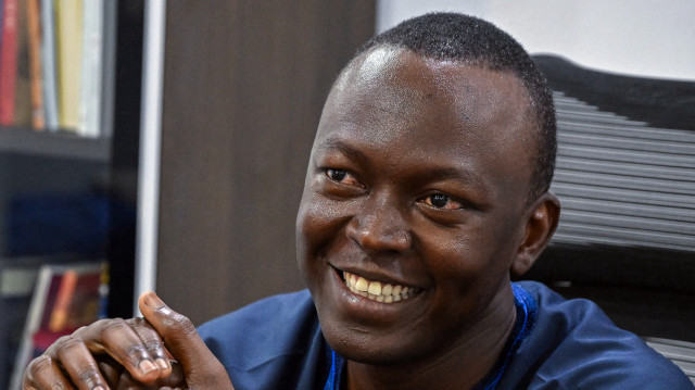 Le Premier ministre tchadien, ancien opposant qui s'est rallié au pouvoir militaire et qui se présente contre le président de transition, Succes Masra, s'adresse aux médias depuis sa résidence à N'Djamena le 8 mai 2024, deux jours après l'élection présidentielle du pays. L'ancien Premier ministre et chef de l'opposition Succes Masra a été condamné le 9 août 2025 à 20 ans de prison pour incitation à la haine, xénophobie et instigation à un massacre.