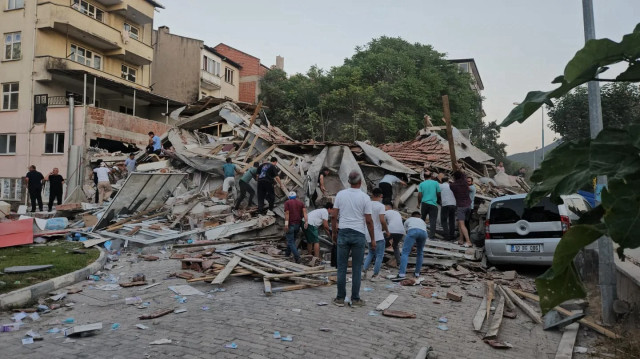 مصرع شخص وإصابة 29 بجروح جراء زلزال باليكسير غربي تركيا