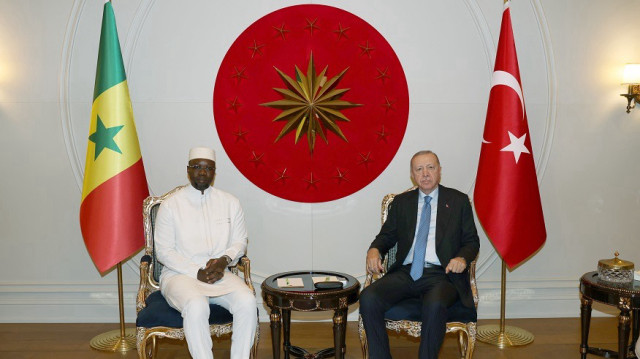 أردوغان يلتقي رئيس وزراء السنغال في إسطنبول