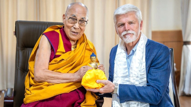 Le président tchèque Petr Pavel et le chef spirituel tibétain Dalaï Lama.