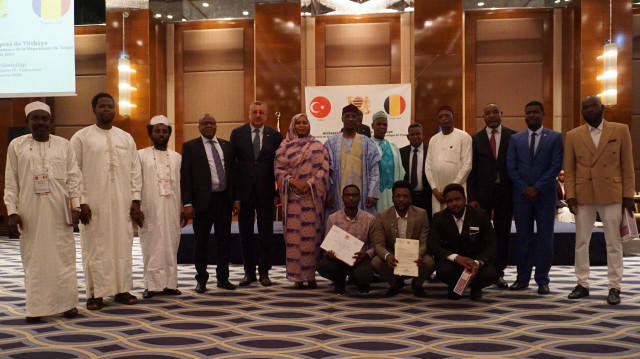 La célébration du 65e anniversaire de l’indépendance du Tchad à Istanbul, organisée par l’Ambassade en Türkiye, a réuni diplomates, autorités turques et diaspora tchadienne. Un événement marqué par des discours officiels, des échanges culturels et un appel à l’unité nationale autour de la jeunesse et du développement.