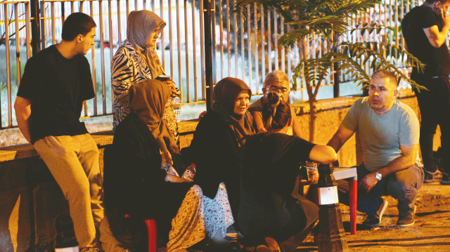 Hasar görece az olsa da 250’yi aşkın artçı sarsıntıyla birlikte bölgedekilerin korkusu devam ediyor.