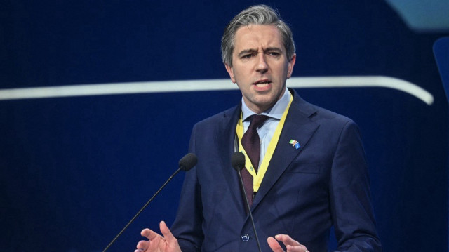 Le ministre irlandais des Affaires étrangères, Simon Harris, prononce un discours lors du congrès du Parti populaire européen (PPE) à Valence, le 30 avril 2025.