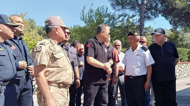 İçişleri Bakanı Ali Yerlikaya, yangınla mücadele çalışmalarını incelemek ve temaslarda bulunmak üzere Çanakkale'ye geldi.