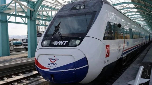 Cumhurbaşkanlığı İletişim Başkanlığı'ndan Ankara-İzmir YHT hattı paylaşımı
