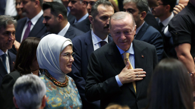 "24'üncü kuruluş yıl dönümü heyecanını dava ve yol arkadaşlarımızla paylaştık. İnanıyoruz ki bugün olduğu gibi yarın da gönüllerde yeşeren tüm umutlar, AK Parti ile gerçekleşecek. Milletin partisinin yeni yaşı kutlu olsun"