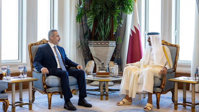 أمير قطر يستقبل وزير الخارجية التركي في الدوحة
