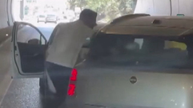 Ümraniye'de tünelde yol verme tartışması kamerada