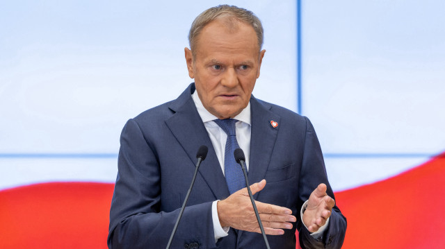 Le Premier ministre polonais Donald Tusk s'exprime lors d'une conférence de presse annonçant des changements au sein de son gouvernement à Varsovie, en Pologne, le 23 juillet 2025.