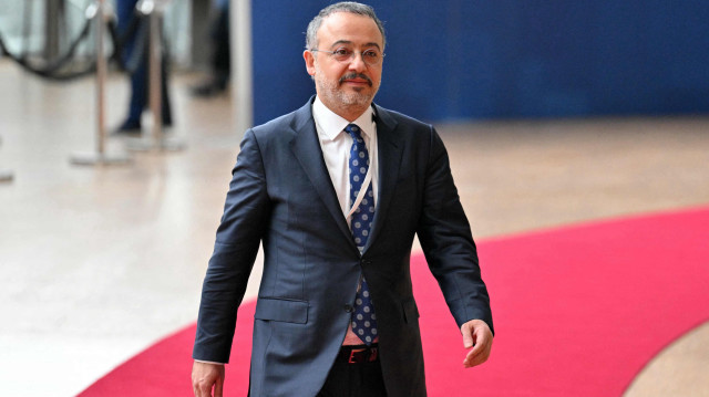 Le vice-ministre turc des Affaires étrangères, Nuh Yilmaz, arrive à la conférence Brussels IX intitulée "Standing with Syria: meeting the needs for a successful transition" (Soutenir la Syrie : répondre aux besoins pour une transition réussie), qui se tient au bâtiment Europa à Bruxelles le 17 mars 2025. 