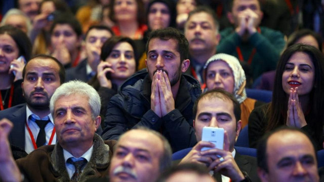 Sözleşmeli öğretmenlerin eş durumuna bağlı iller arası yer değiştirme başvuruları başlıyor