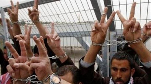 بعد اعتقال بظروف قاسية.. قوات الاحتلال تفرج عن 6 فلسطينيين من غزة