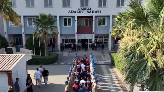 Mersin'de silah kaçakçılığı yaptıkları belirlenen 5 ayrı organize suç örgütüne operasyon düzenlendi.