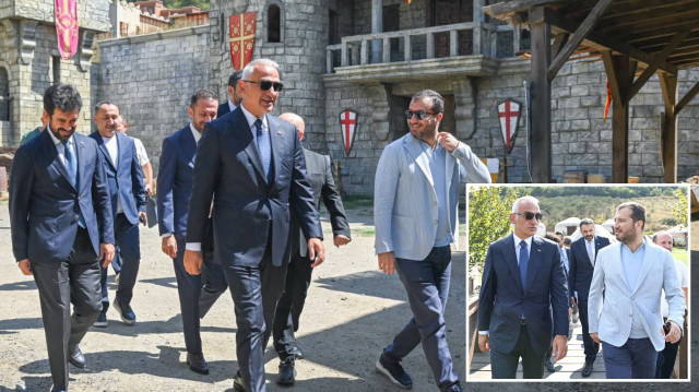 Kültür ve Turizm Bakanı Mehmet Nuri Ersoy, dünyaca ünlü Türk dizilerinin çekildiği Bozdağ Film Platolarını ziyaret etti.