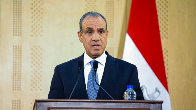 Cette photo fournie par le ministère égyptien des Affaires étrangères montre le ministre égyptien des Affaires étrangères, Badr Abdelatty, s'exprimant lors d'une conférence de presse après sa rencontre avec son homologue turc à El-Alamein, le 9 août 2025.