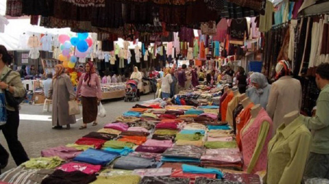 رغم التوترات الأمنية.. فتح سوق "الطيبة" اللبنانية يعيد البسمة للأهالي