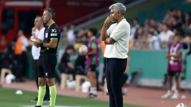 Trendyol Süper Lig'in 2. haftasında TÜMOSAN Konyaspor ile Gaziantep FK, Medaş Konya Büyükşehir Stadyumu’nda karşılaştı. Gaziantep FK Teknik Direktörü İsmet Taşdemir, karşılaşmayı saha kenarından takip etti.

