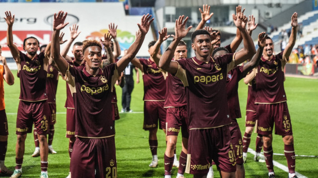 Trendyol Süper Lig'in 2. haftasında Kasımpaşa ile Trabzonspor takımları, Recep Tayyip Erdoğan Stadı’nda karşılaştı. Trabzonspor oyuncuları karşılaşma sonunda galibiyet sevincini taraftar ile paylaştı.