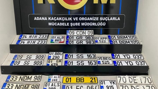 Oto yıkamacıda, 27 adet sahte plaka ele geçirildi.