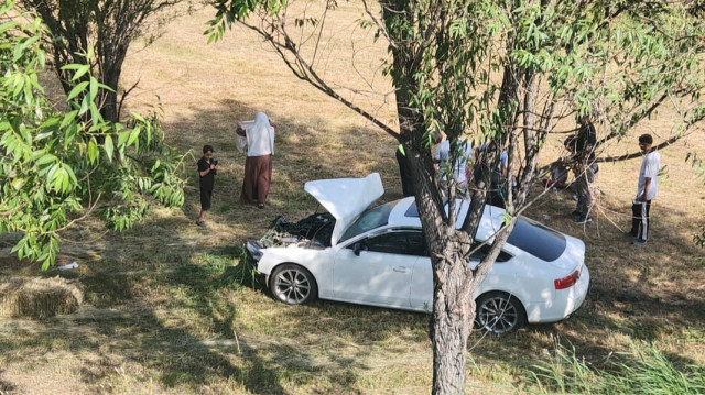 Yaralılar, sağlık görevlilerince kentteki hastanelere kaldırıldı.