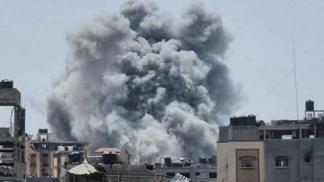 غزة.. قوات الاحتلال تقتل 12 فلسطينيا بينهم عائلة كاملة
