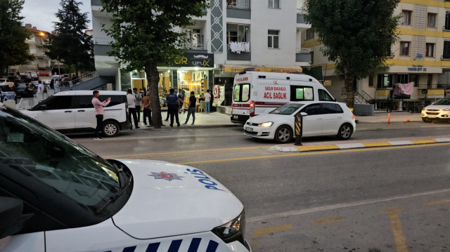 Şüpheli Muhammet Ö. devriye görevi yapan polislerce suç aleti silahla yakalandı.