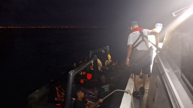 Göçmenler,  İl Göç İdaresi Müdürlüğü’ne teslim edildi.