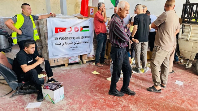 "الهلال الأحمر التركي" ترسل 1200 طرد غذائي إلى الضفة الغربية